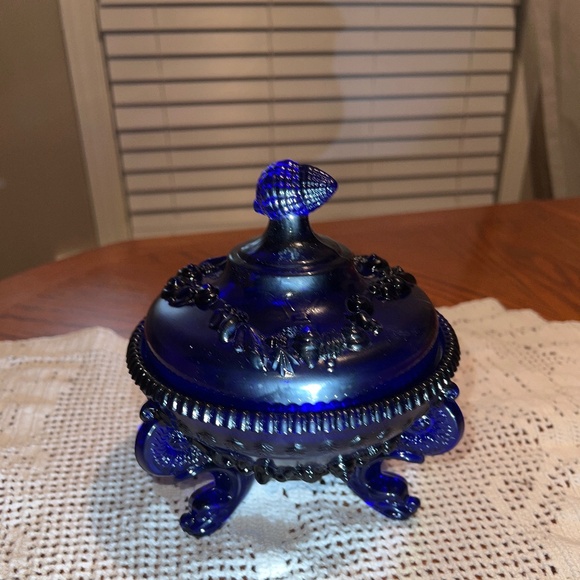 Dalzell Viking Vintage Glass Candy Dish & Lid - Picture 8 of 17